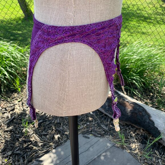 Vintage Garter Belt Purple Sheer Lace Claws Suspenders Lingerie - Picture 4 of 11